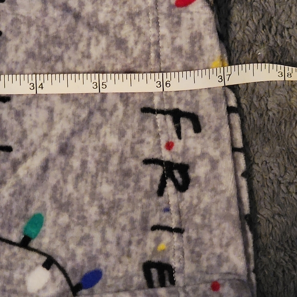 Friends Themed Cozy Blanket and Pajama Set - Picture 9 of 9